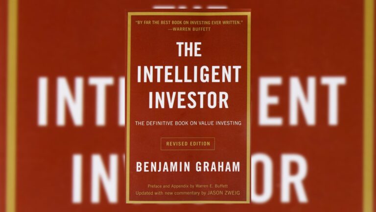 7 Books Warren Buffett Says is a Must Read (for beginners)