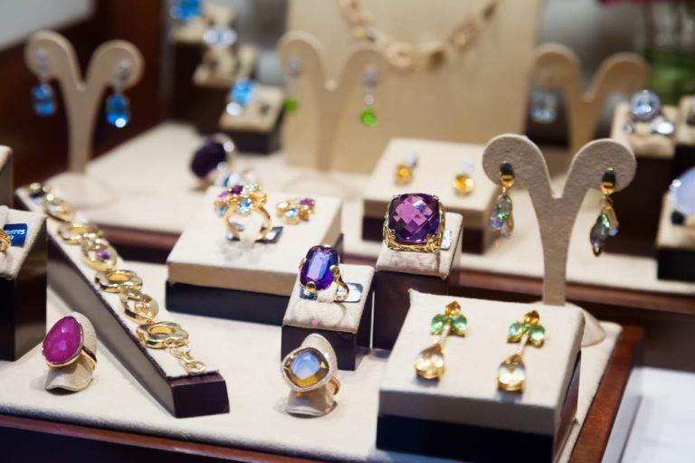 6 Best Jewellery Stocks in India for 2025 5 Best Jewellery Stocks in India for 2025