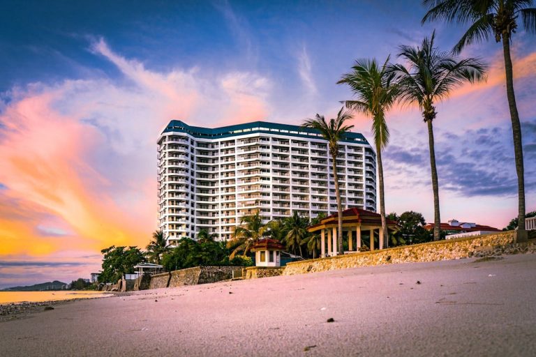 The Top 5 Hotel Stocks to Watch in India for 2025