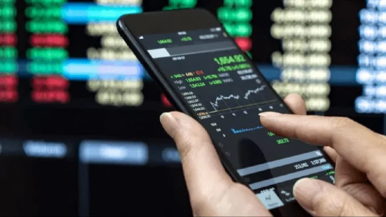 Banking Stocks Tumble as Global Tariff Concerns Weigh on Market
