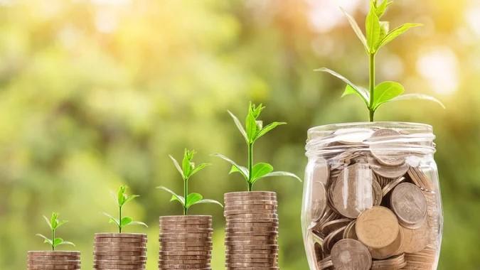 Strategies for Retail Investors to Handle Market Volatility
