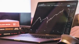 LIC Share Price Slips After Government Nod for OFS | What’s Next for the Insurance Giant?