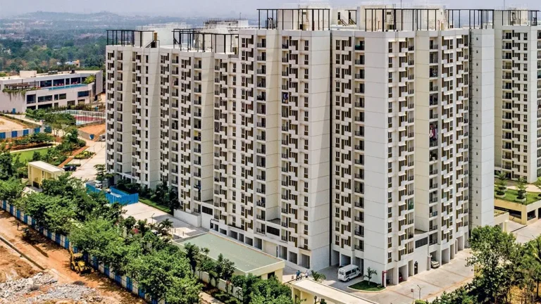 Oberoi Realty Share Price Falls 4% After Q1 FY26 Earnings Miss Expectations
