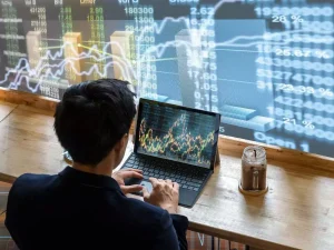 Is the Party in IT Stocks Over? Nifty IT Index Forms a Head & Shoulders Pattern
