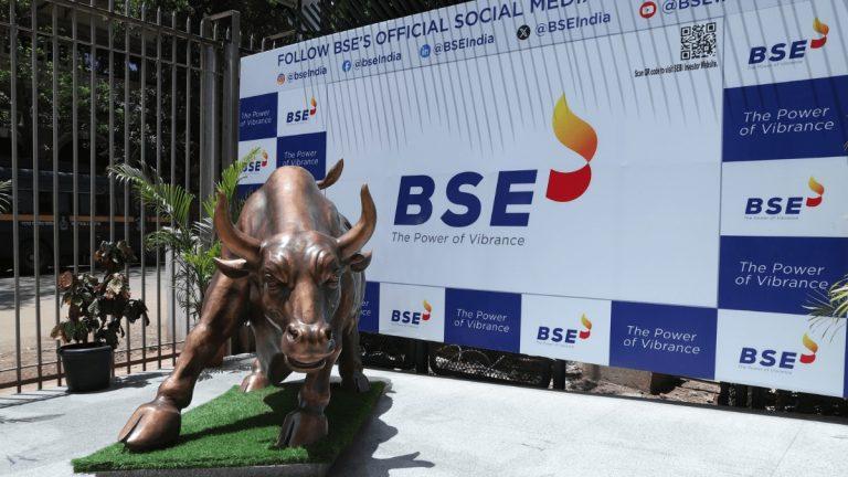 Mumbai Stock Market Opens Lower as US Sell-Off Weighs, IT Stocks Buck the Trend
