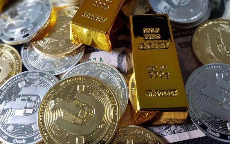 Silver, Gold Futures Decline as Traders Book Profits After Record Highs