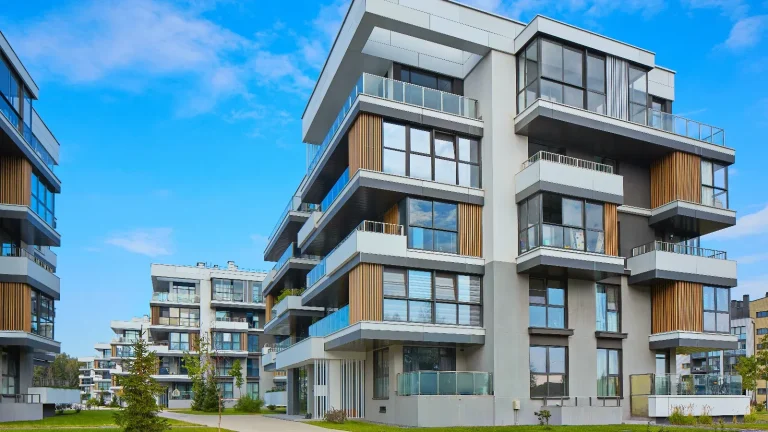 SignatureGlobal India to DLF: Realty Stocks Slide 3% as IT Sector Worries Shake Stock Market Today