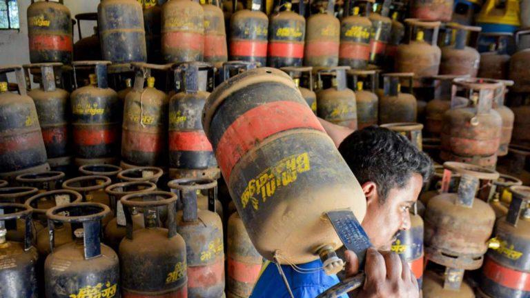 QSR Stocks Near 52-Week Lows as Commercial LPG Supply Crunch Disrupts Quick-Service Restaurant Kitchens