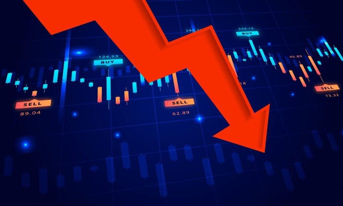 IndusInd Bank Shares Sink 3% Amid CEO Resignation and Derivative Accounting Concerns