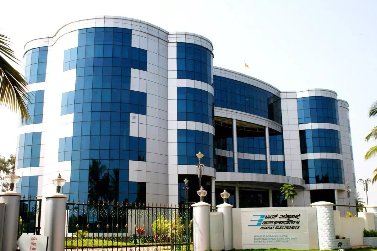 BEL Share Price Hits 52-Week High Ahead of Q4 Results 2025