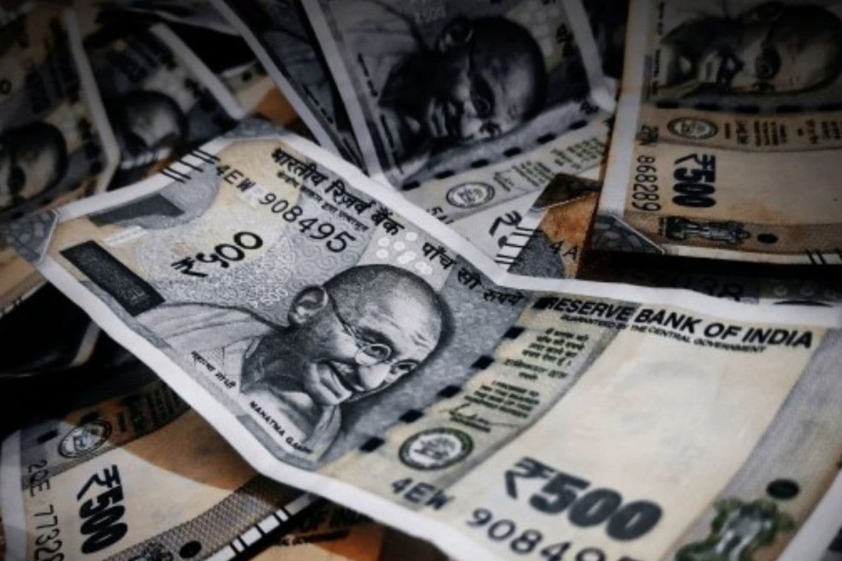 FIIs Return with ₹1,796 Cr Investment; DIIs Support Market with ₹300 Cr Buy on May 23