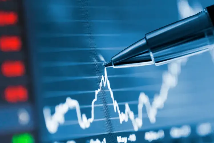 S&P 500 Rally on Thin Ice: Overbought Signals and Weak Breadth Ahead of Tariff Deadline