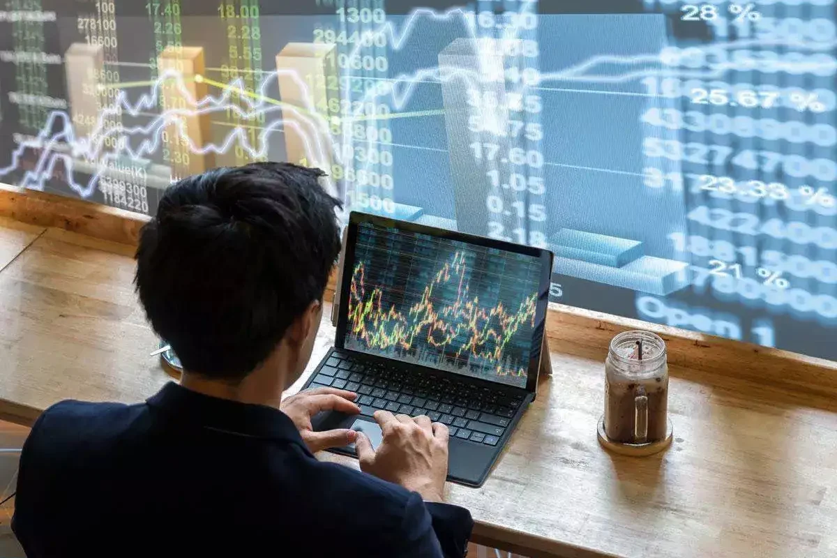 Is the Party in IT Stocks Over? Nifty IT Index Forms a Head & Shoulders Pattern