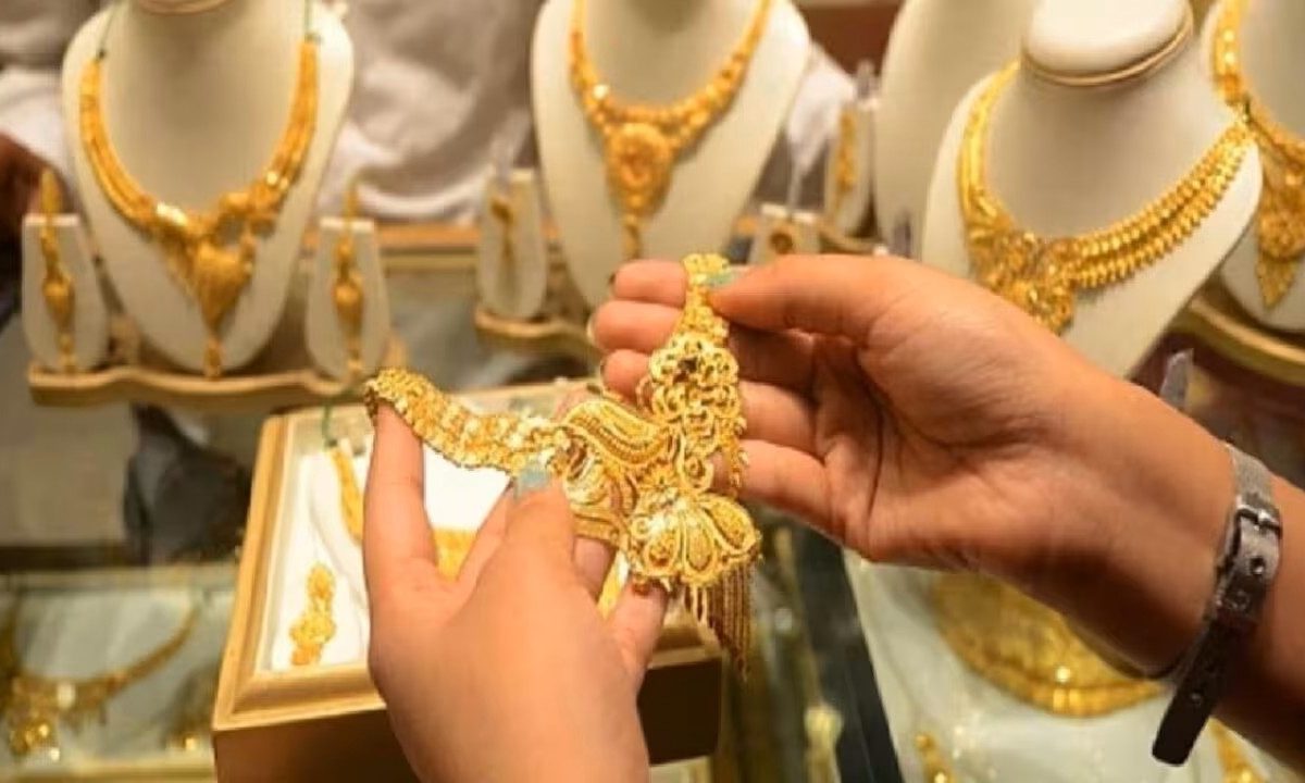 Kalyan Jewellers Share Price Falls Over 9% Despite Strong Q1FY26 Results