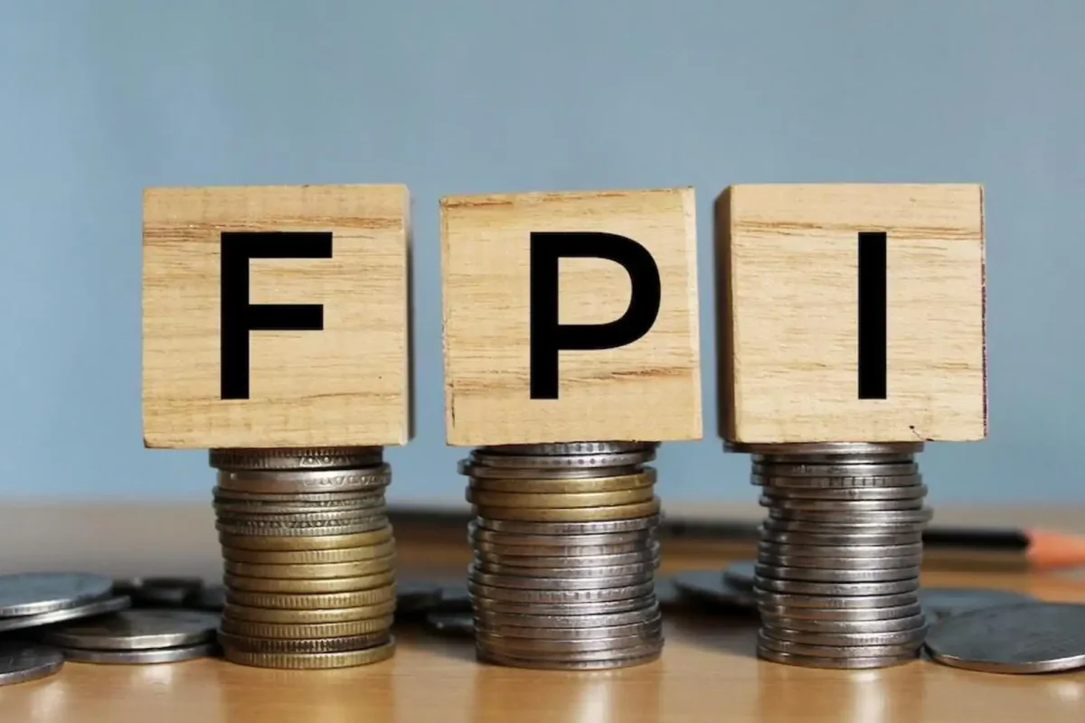 FPI Investment Trends: Auto Sector Gains While Financial Services Struggle in August 2025