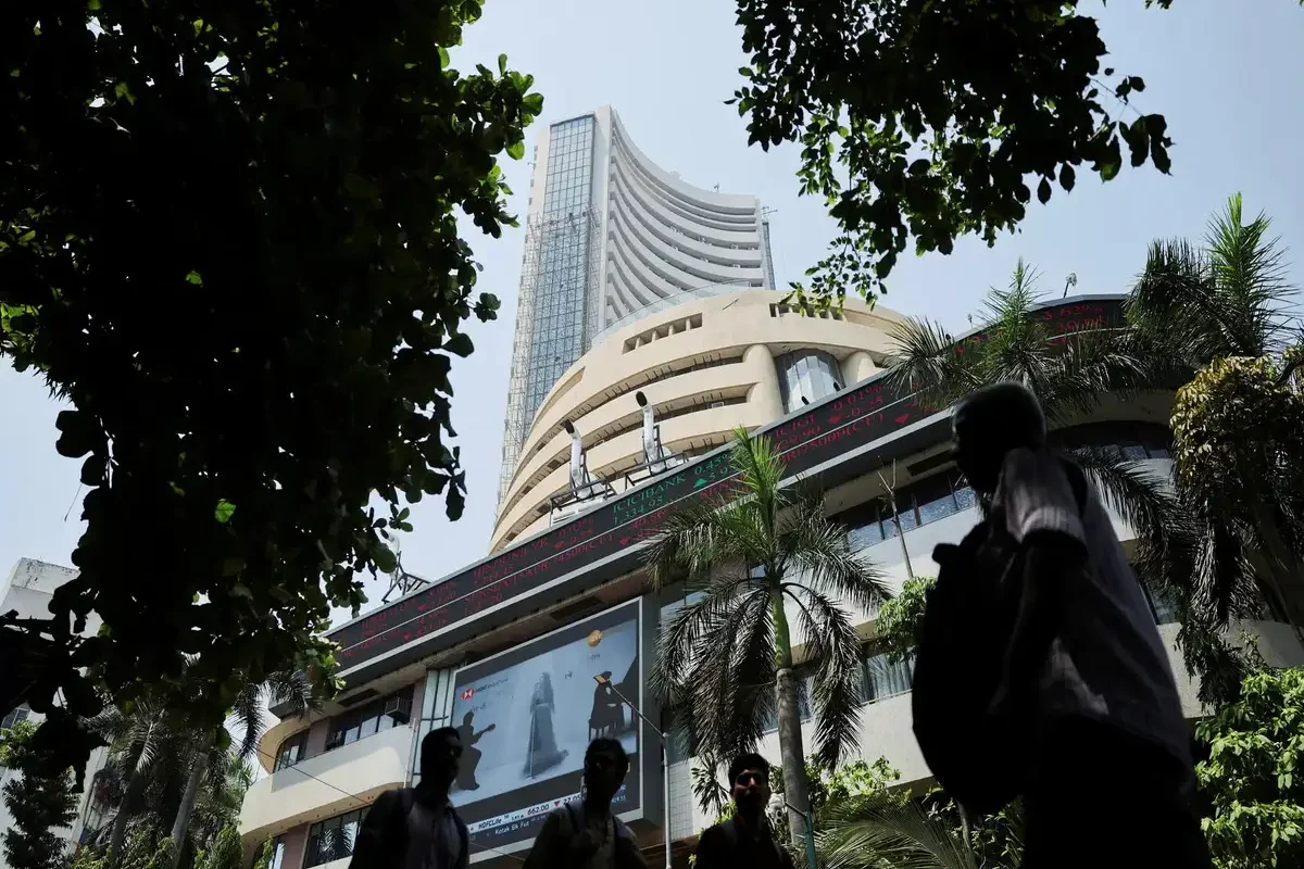Sensex Gains 400 Points as Nifty Crosses 25,300 Amid Strong Buying Momentum