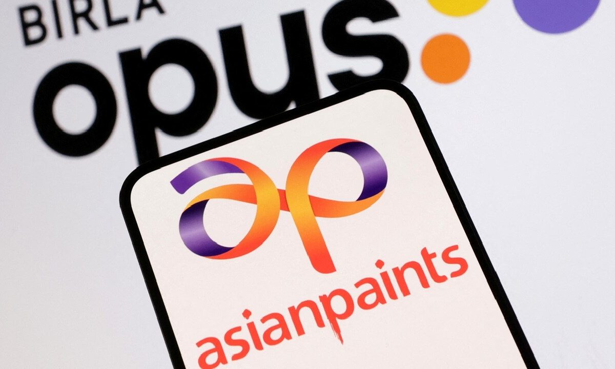Asian Paints Share Price Rises 5.5%: MSCI Rejig, Crude Slide & Leadership Changes Drive Buzz.