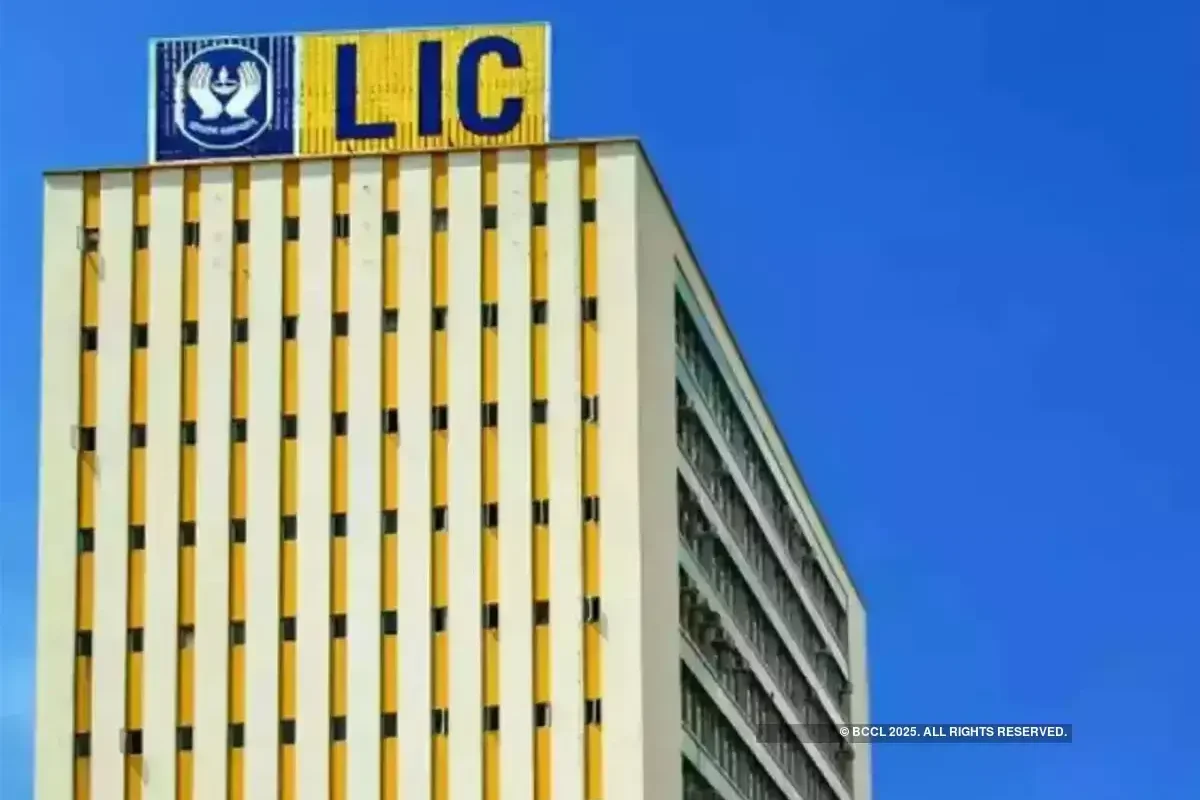 LIC Share Price Today: LIC Dips Ahead of Q2 Results; Stock Turns Volatile Ahead of Earnings