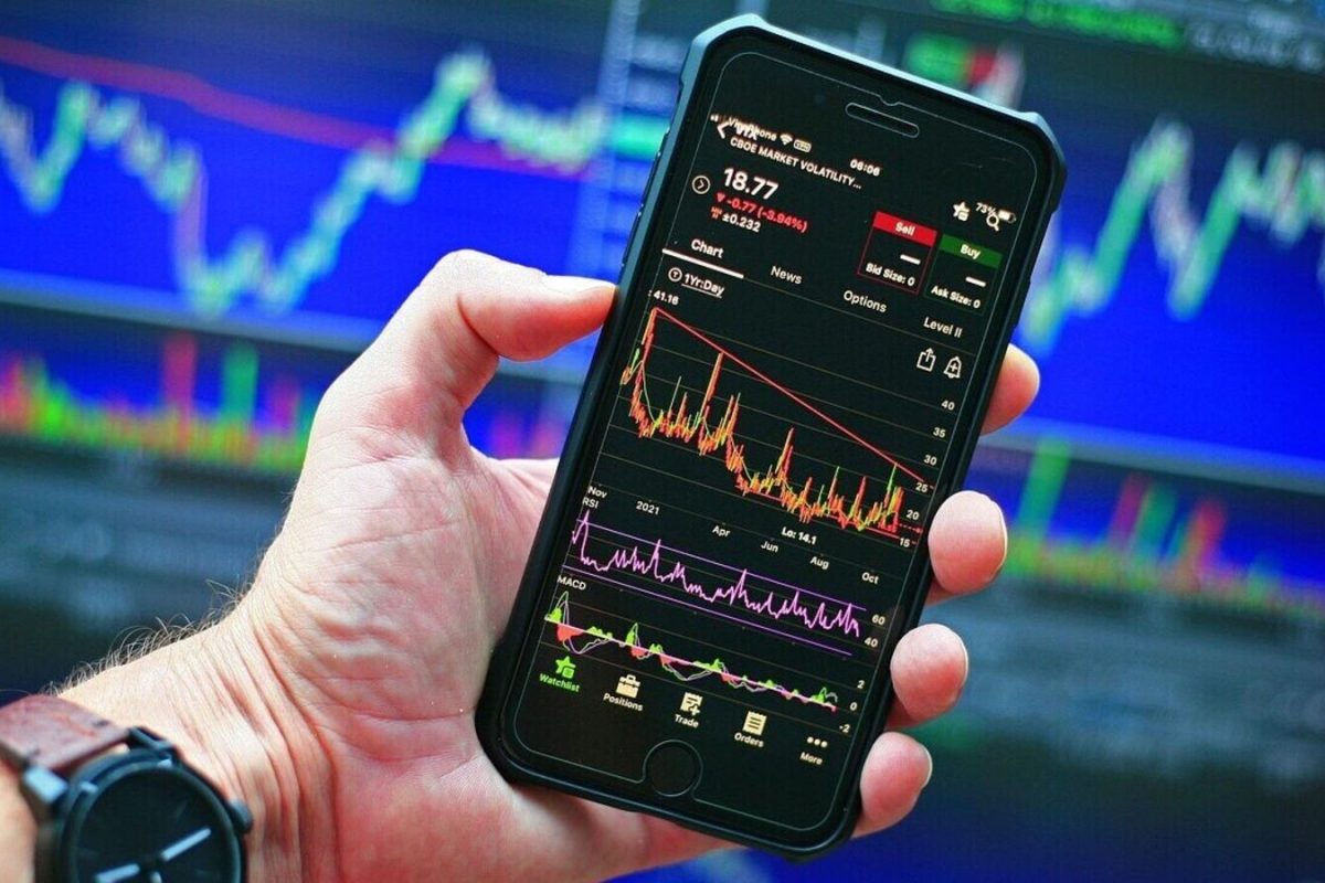 Record-High Test Meets Resistance; Nifty Bank Holds Firm Above 58,500 Support