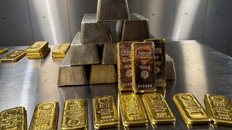Gold-Silver Ratio Slumps Sharply: A Market Signal Investors Can’t Ignore