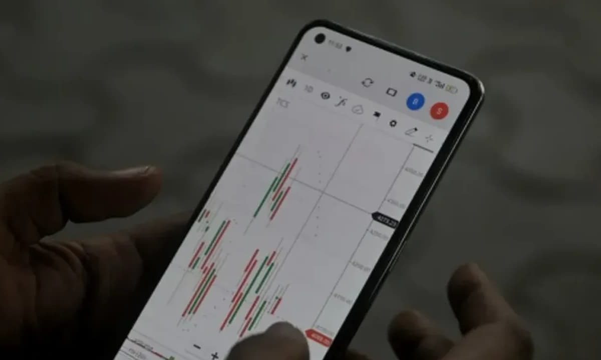 Oversold Relief Rally Lacks Strength as Nifty Hovers at Make-or-Break 25,000 Zone